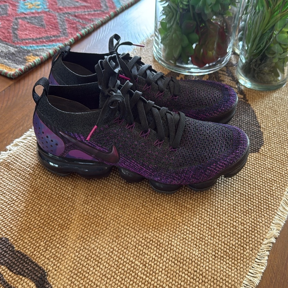 Nike Black and Purple Sneakers Lightweight Breathable Design - Picture 2 of 7